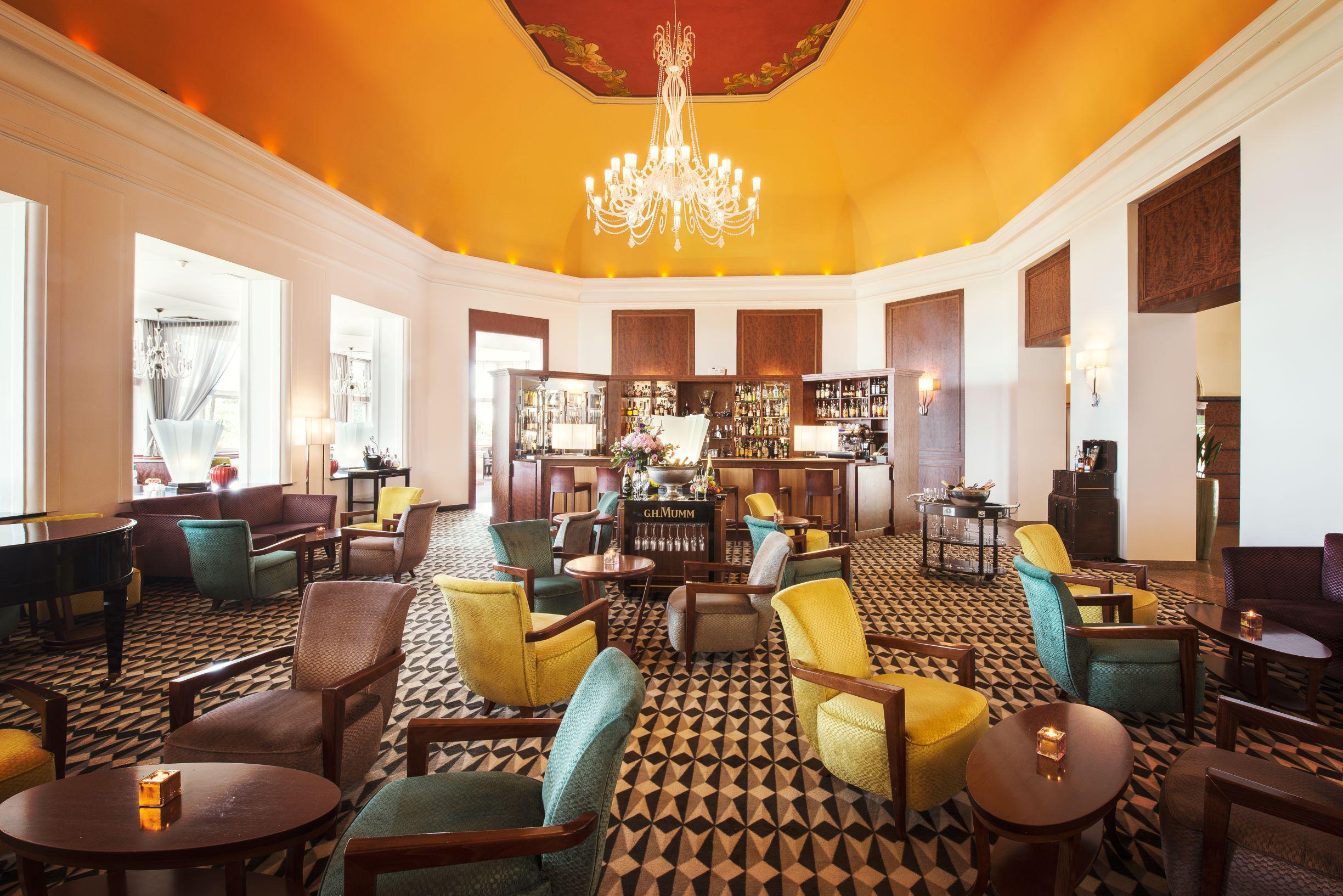 索波特索菲特大酒店 外观 照片 The bar at the Hotel de la Paix