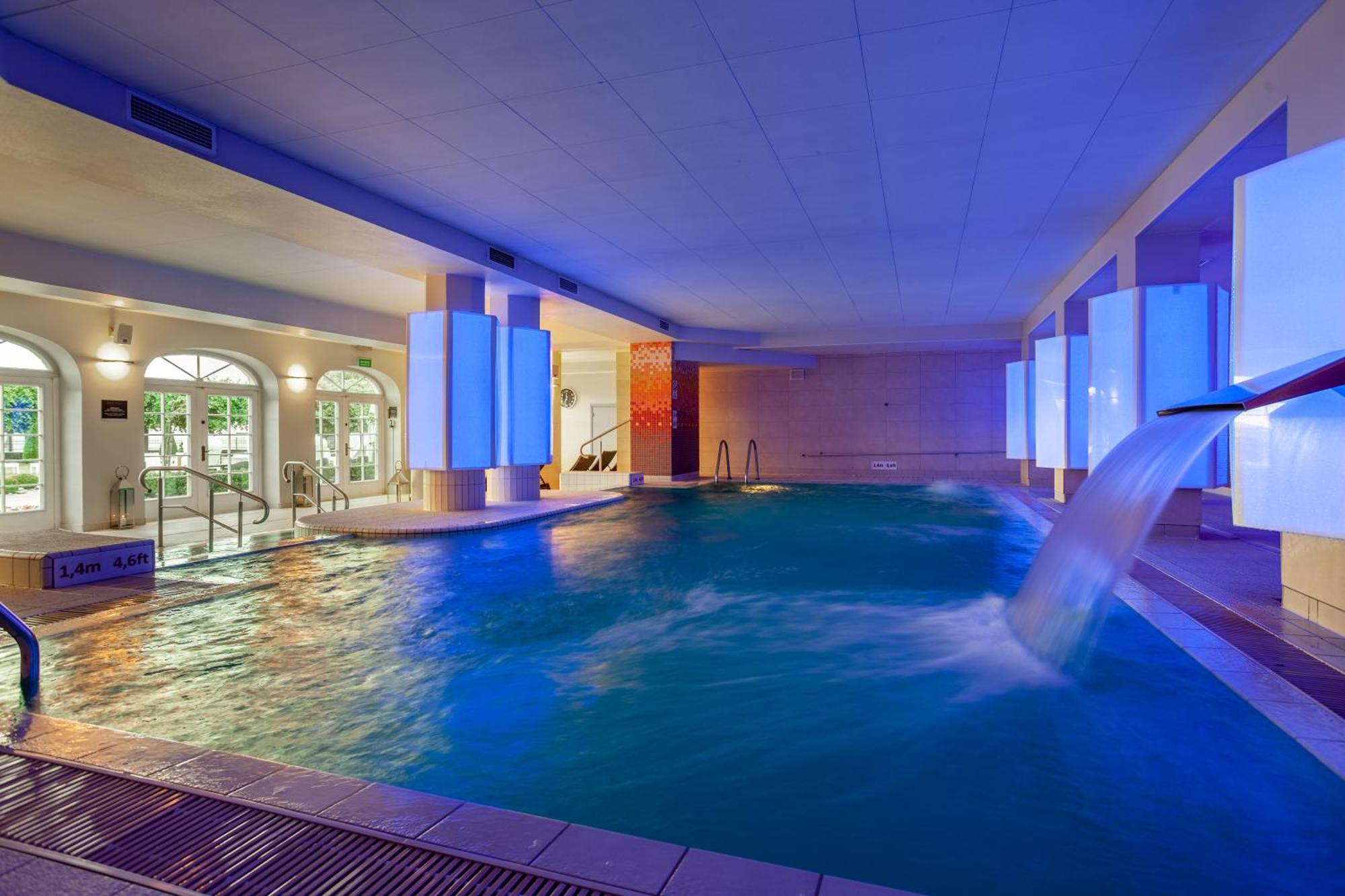 索波特索菲特大酒店 外观 照片 The swimming pool at the hotel