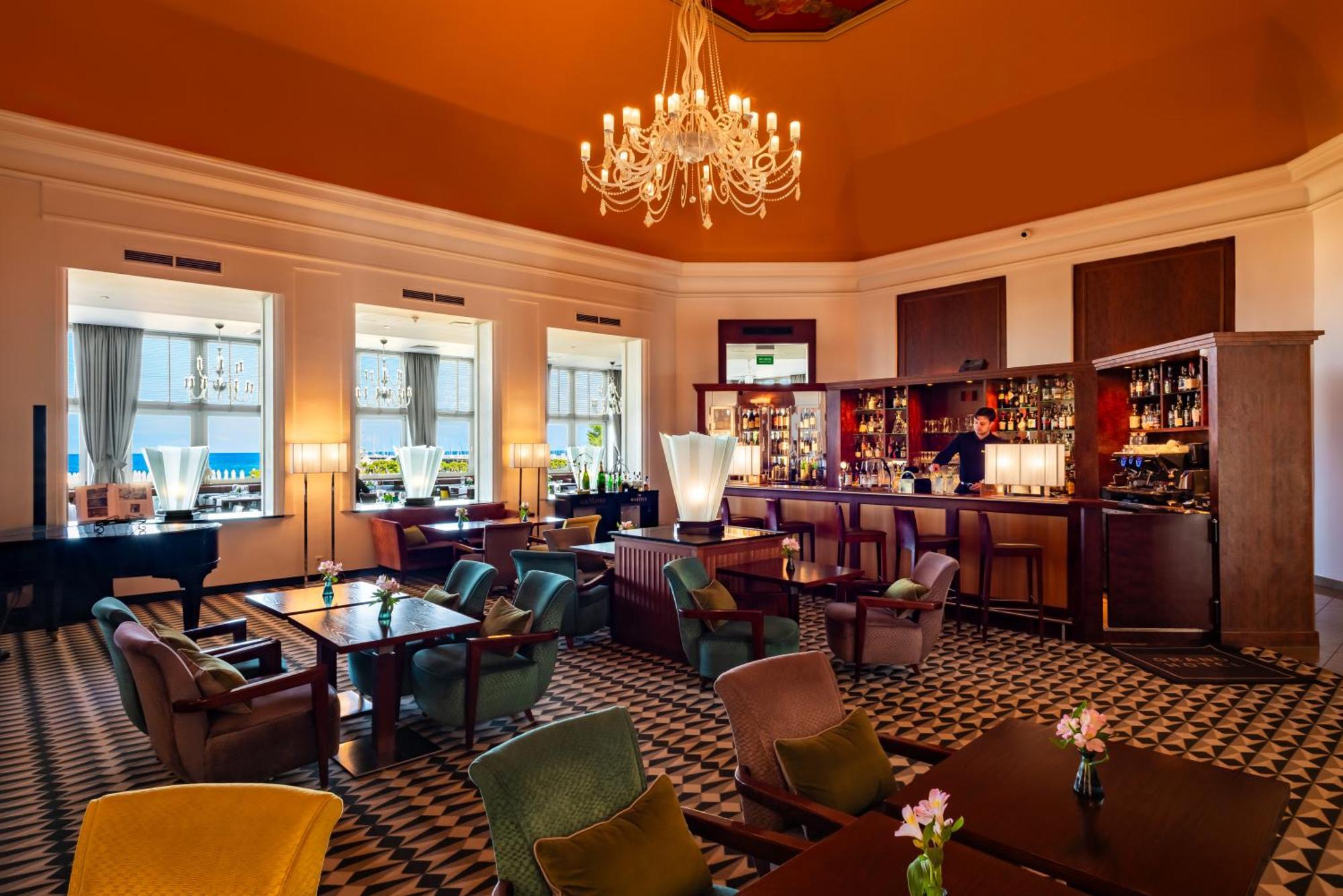 索波特索菲特大酒店 外观 照片 The bar at the 1905