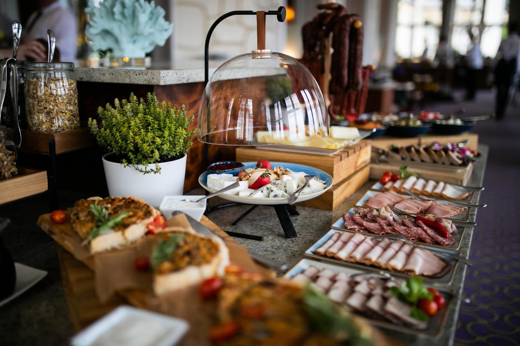 索波特索菲特大酒店 外观 照片 A buffet at a hotel